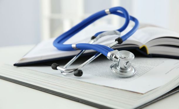 A la rentrée 2026, une nouvelle voie d'accès aux études de santé pourrait être mise en place dans les universités .