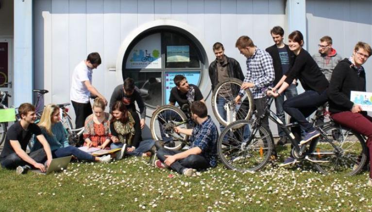 L'association Vélocampus loue des vélos à prix bas aux étudiants de l'IUT de Belfort-Montbéliard.