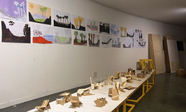 Lors du stage, les lycéens expérimentent la conception de maquettes et font des croquis d’observation.