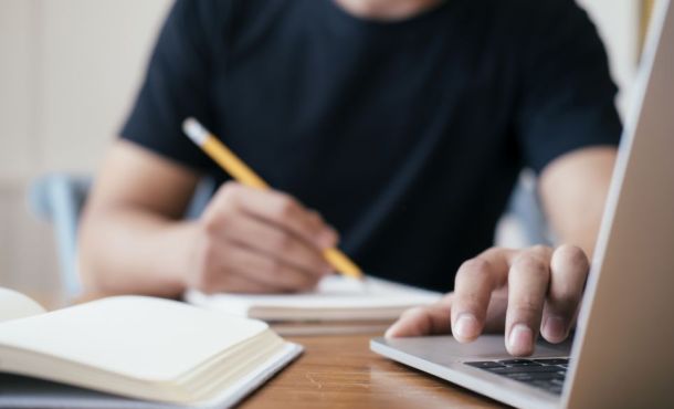 La plateforme Mon Master répertorie plus de 8.000 formations.