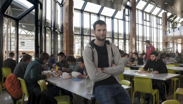 Ma vie d'étudiant à Lausanne : Gilles, en 3e année de Bachelor à l'EPFL // © Pierre-Antoine Grisoni/Strates pour l'Etudiant