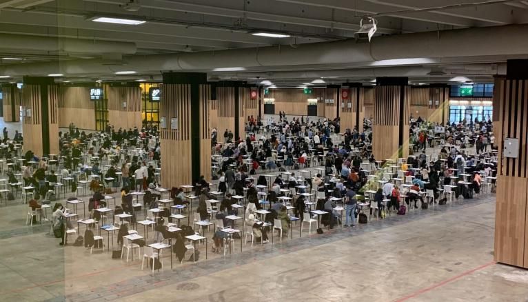 Près de 1.400 étudiants en PASS on passé leurs examens Porte de Versailles le 6 mai 2021.