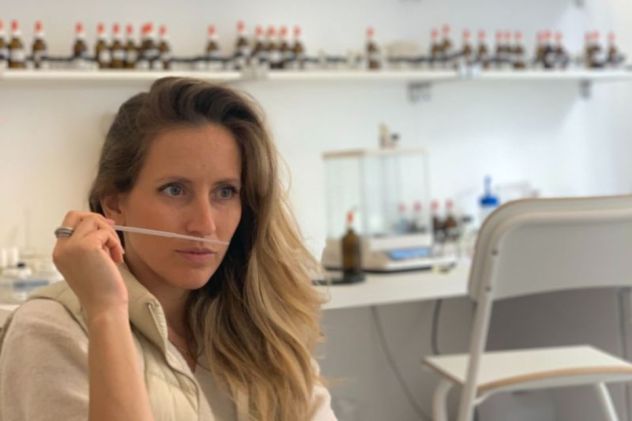 Dans la peau d’une parfumeuse : "Le rhume, c’est la pire maladie pour nous"