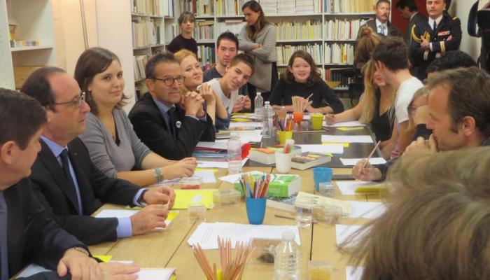 François Hollande, à la rencontre des jeunes des ateliers d'écriture du Labo des Histoires // Virginie Bertereau