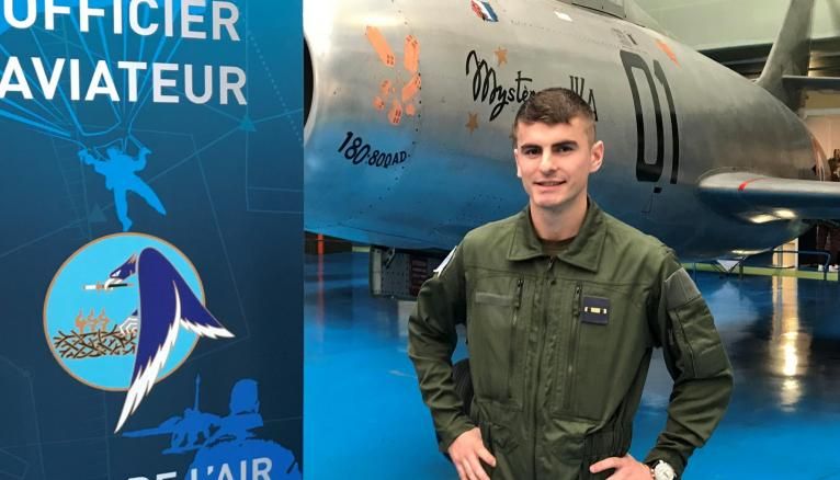 Alexandre, 20 ans, élève en première année à l'Ecole de l'air a rêvé de devenir pilote militaire en lisant les BD de Buck Danny et Tanguy et Laverdure