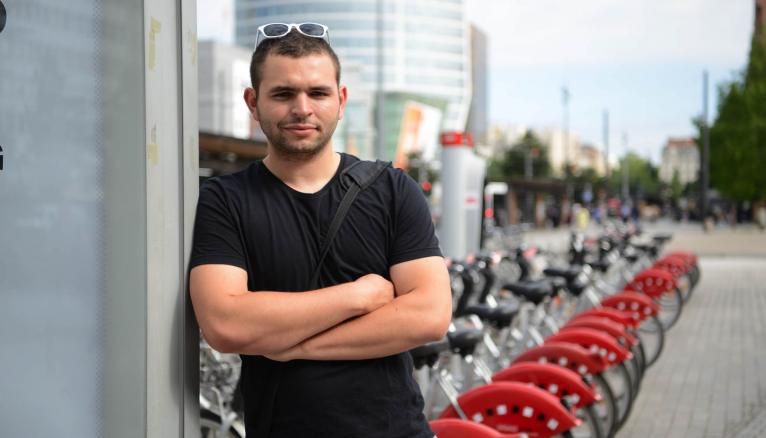 À 22 ans, Nils en master 2 management des organisations sportives, est un amoureux du Vélo’v.