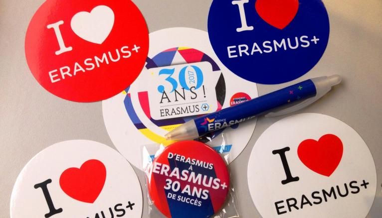 1.025 établissements d'enseignement supérieur en France proposent des mobilités Erasmus+. Près des 3/4 des demandes sont satisfaites.