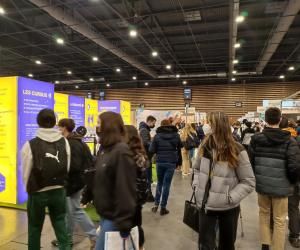 Les salons de l'orientation sont l'occasion pour les lycéens d'obtenir des informations sur les formations et sur la vie étudiante.