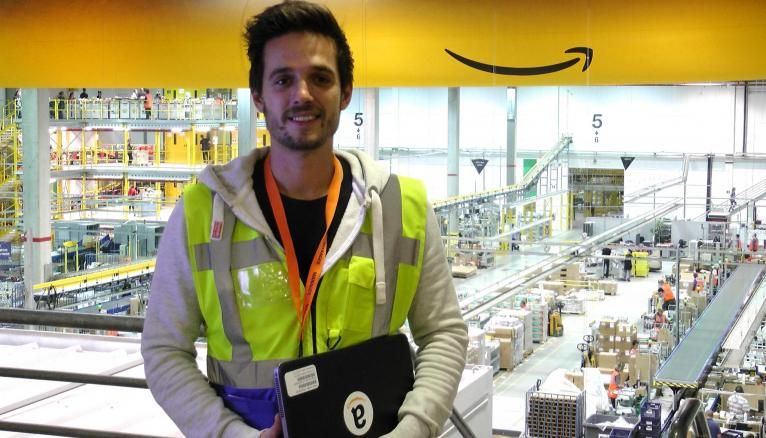 Lorris, ingénieur de 24 ans, a été recruté chez Amazon comme "Area Manager" au centre de distribution de Saran (45).