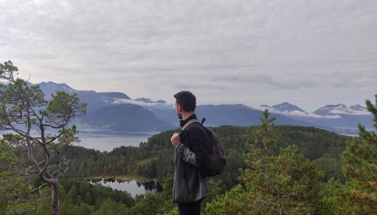 Thomas part étudier un an en Norvège dans la ville de Molde.