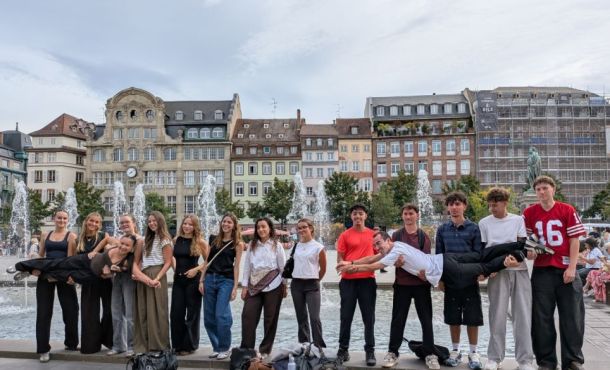 La photo souvenir sur la place Kléber dans le centre ville de Strasbourg.