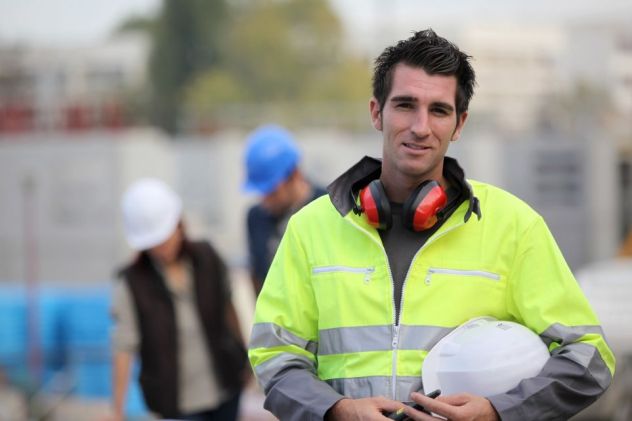 Ouvrier qualifié - Découvrez la fiche métier (études, salaire, missions ...