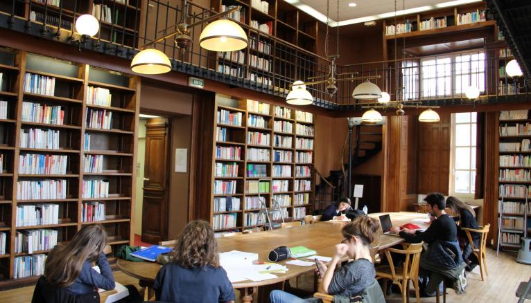 Université de Bordeaux. La bibliothèque du site de la Victoire, qui réunit les étudiants en "sciences de l'Homme" (Janvier 2015).