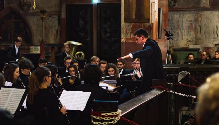 Maxime, 21 ans, dirige l’Orchestre d’harmonie des jeunes de Strasbourg et se produira sur la scène de la 34e édition du FIMU.