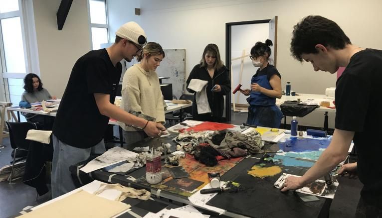 Les étudiants en deuxième année de design à l'école de Condé se sont initiés aux métiers de l'artisanat.