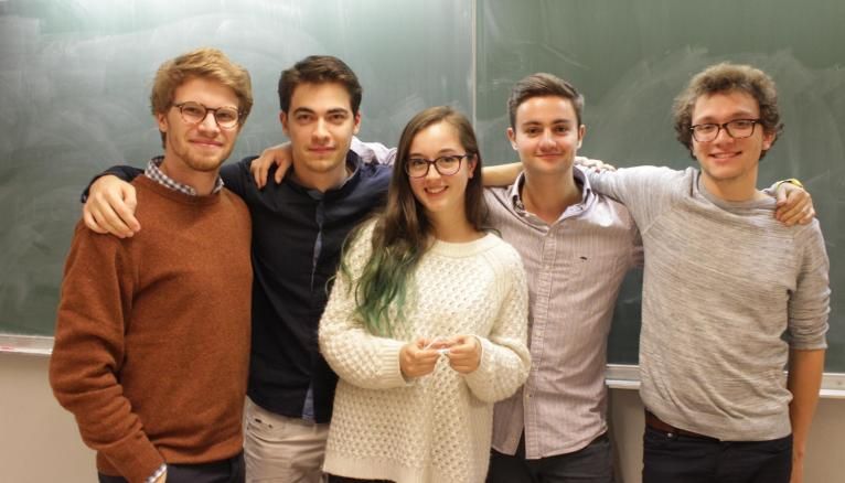 Antoine, Marc, Marguerite, Alban et Romain ont remporté le hackathon Day-Click 2016.