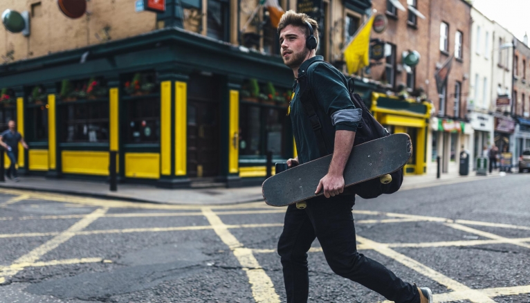 Dublin Irlande étudiant skate skate rue