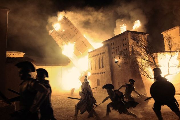 Dans "L'Odyssée", qui démarre après la guerre de Troie, Ulysse entreprend un long voyage pour regagner son île d’Ithaque, affrontant monstres, tempêtes et divinités hostiles.