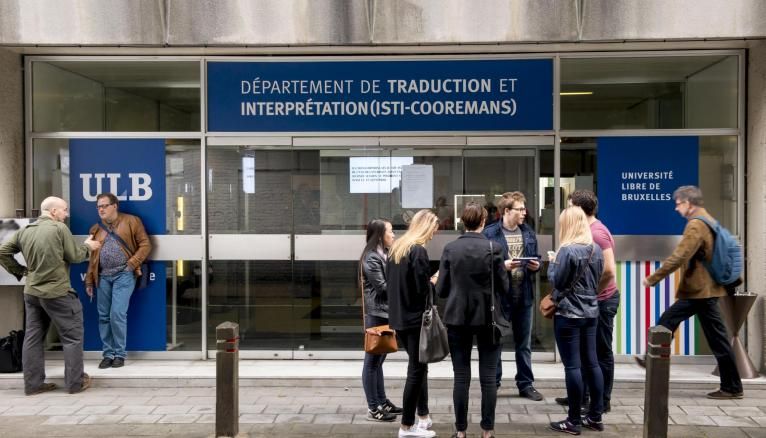À l'université libre de Bruxelles, les droits d'inscription coûtent 835 €.