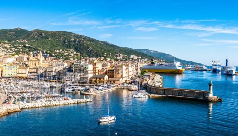 Bastia port vieille ville étudier en Corse