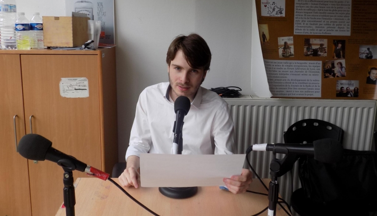 Jérémy, animateur du journal radiophonique de TrENSistor, la webradio de l'ENS Lyon.