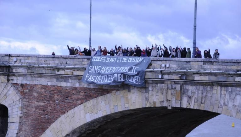Les étudiants de l'IsdaT se mobilisent contre la privatisation des écoles d'art territoriales.