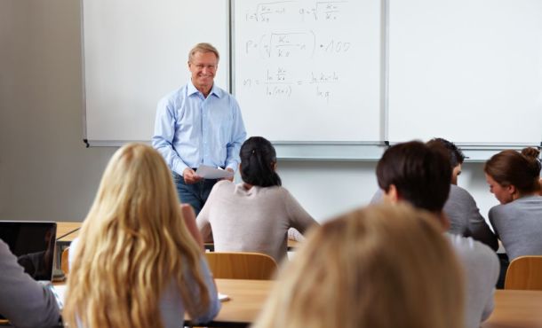 Les grandes écoles de commerce continuent d’attirer de nombreux étudiants dans leurs PGE.