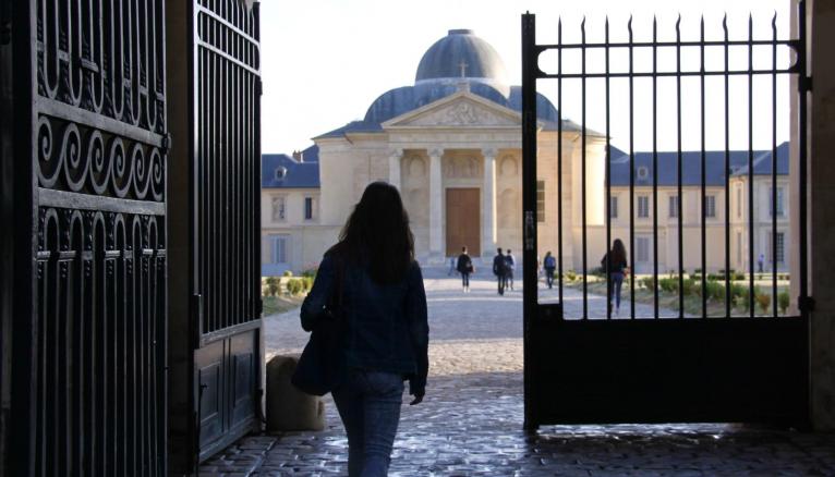 Les terminales du lycée Hoche à Versailles passent le bac de philosophie