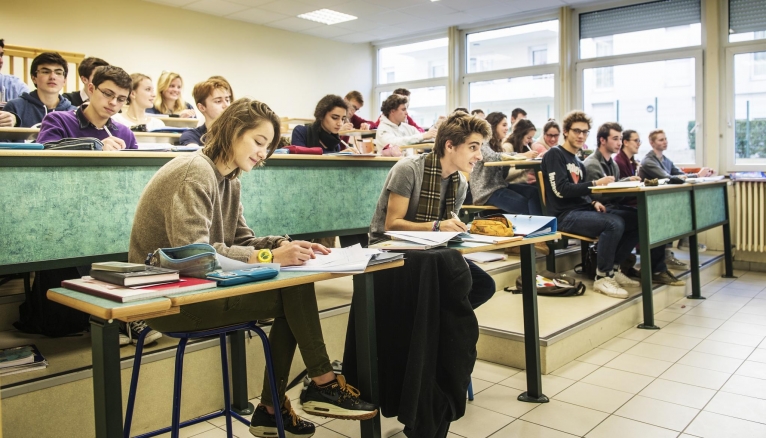 Reportage "ma vie en internat" : salle de cours du lycée Saint-Joseph de Reims