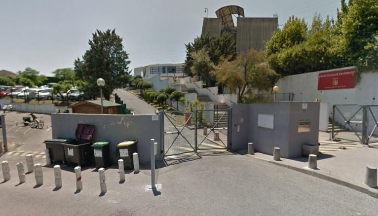 Une fusillade a éclaté le 16 mars au lycée Tocqueville à Grasse, près de Nice. Les élèves ont été pris de panique, et certains ont appliqué des consignes de sécurité qu'ils avaient apprises.