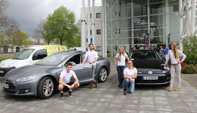 Les élèves de l'ENSI Poitiers ont organisé avec leur start-up un événement autour des véhicules électriques.