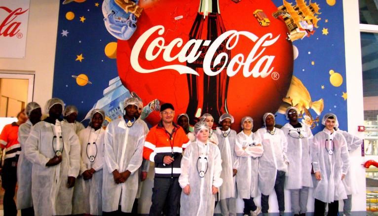Les élèves de 4e et 3e du collège Pilâtre-de-Rozier visitent l'usine Coca-Cola de Grigny.