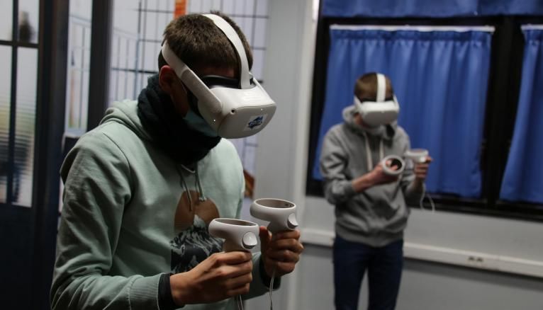 Les lycéens sont initiés à la réalité virtuelle pendant l'escape game