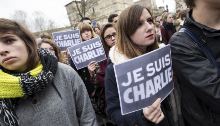 Minute de silence en hommage aux victimes de l'attentat terroriste de Charlie Hebdo a Bordeaux