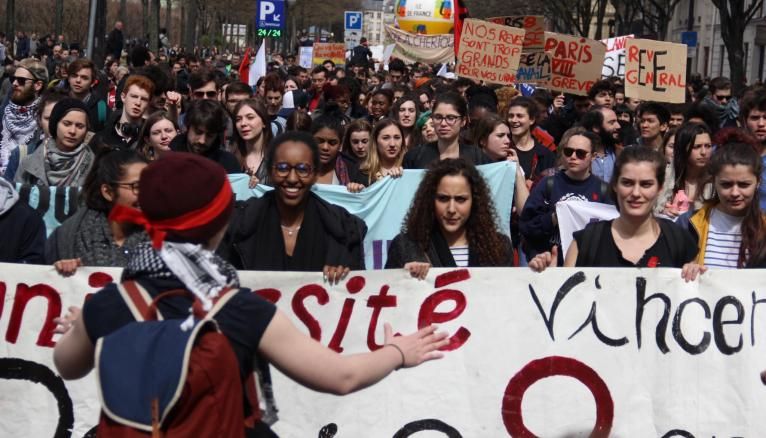 24.000 personnes ont manifesté le 5 avril 2016 contre la loi Travail, à l'appel de plusieurs organisations de jeunesse (Unef, Unl, Fidl). // Cortège parisien