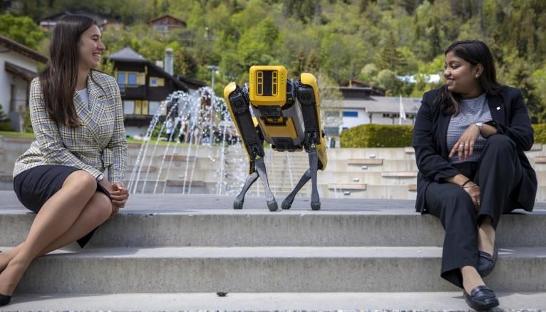 Les étudiants ont découvert le robot Spot lors de la première tenue de ce salon technologique aux Roches, en juin 2021.