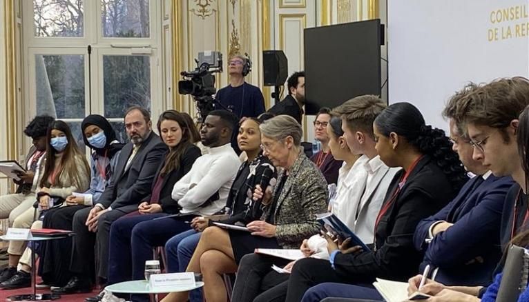 La Première ministre, Elisabeth Borne et sept de ses ministres ont pu échanger avec une vingtaine de jeunes lors des deuxièmes "Rencontres jeunesse de Matignon", ce mercredi 15 janvier.