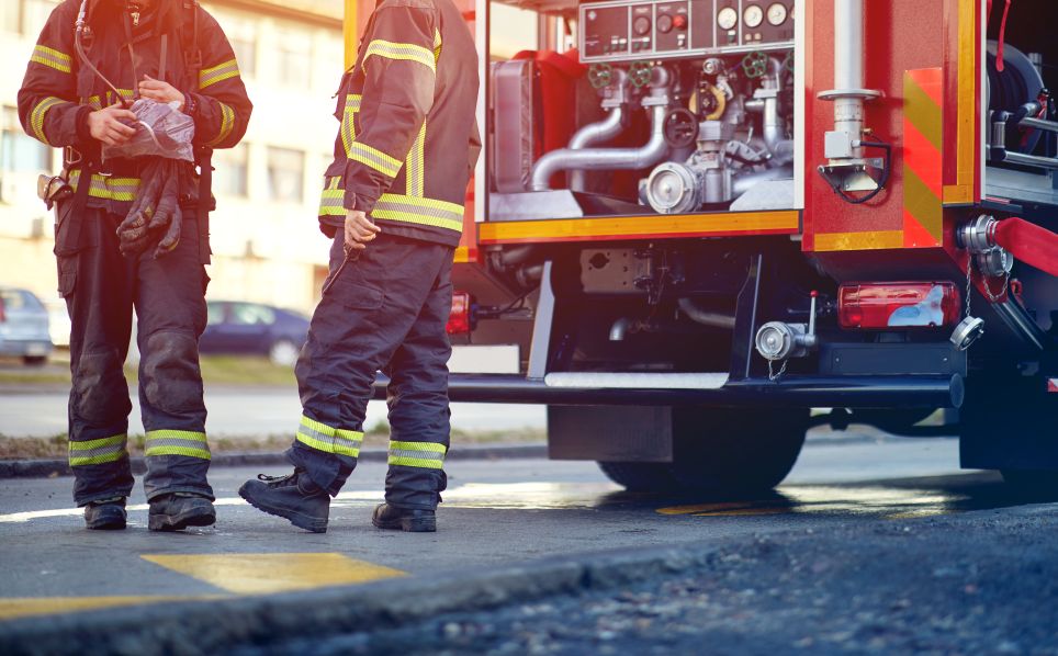 Le lieutenant sapeur-pompier est un officier chargé de coordonner les opérations de secours et de gestion des incendies au sein d'une équipe de sapeurs-pompiers.