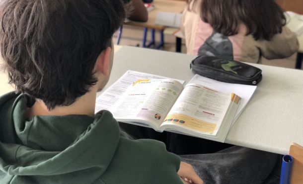 Quelques élèves du lycée polyvalent de Cachan participent aux "vacances apprenantes".