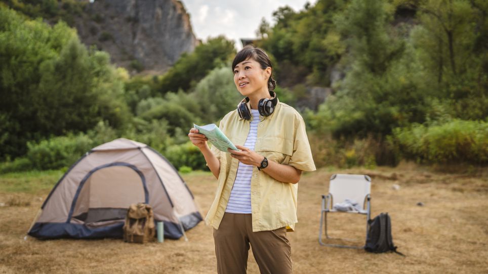 L'animateur en écotourisme sensibilise et guide le public dans des activités respectueuses de la nature.