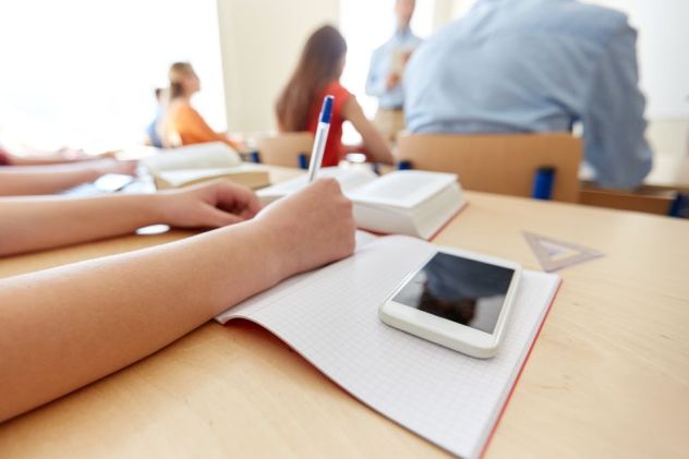 Interdiction du portable au lycée : quand le smartphone est aussi un outil pédagogique