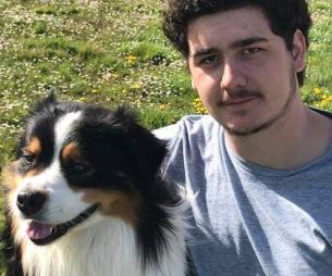 Nathan a intégré cette année un master en ressources humaines.