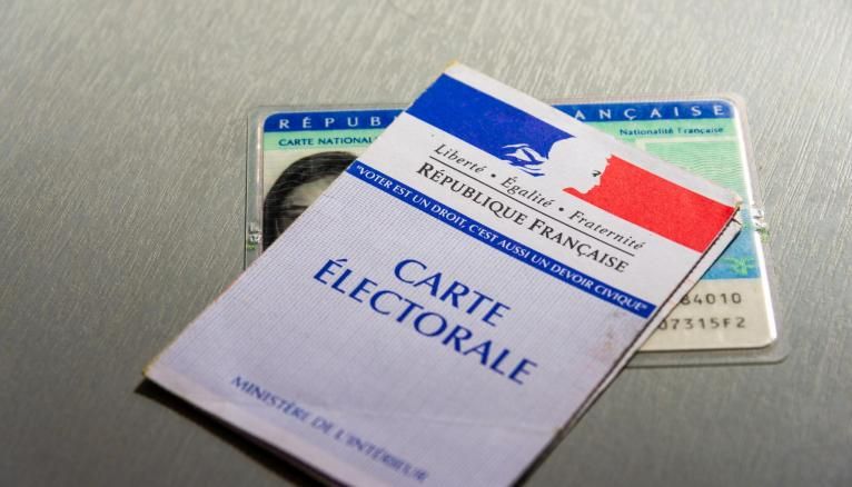 Pour voter directement, vous devrez présenter votre carte d'électeur ainsi qu’un justificatif d’identité en cours de validité.