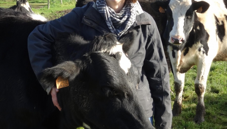 Noémie, 23 ans, salariée agricole dans une ferme laitière bio en Loire-Atlantique, a commencé sa carrière comme cowgirl en Californie.