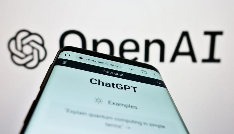 ChatGPT est une intelligence artificielle conversationnelle, capable de rédiger des textes à partir de simples requêtes.
