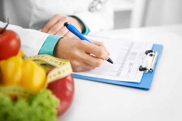 Quelle différence entre un diététicien et un nutritionniste ?