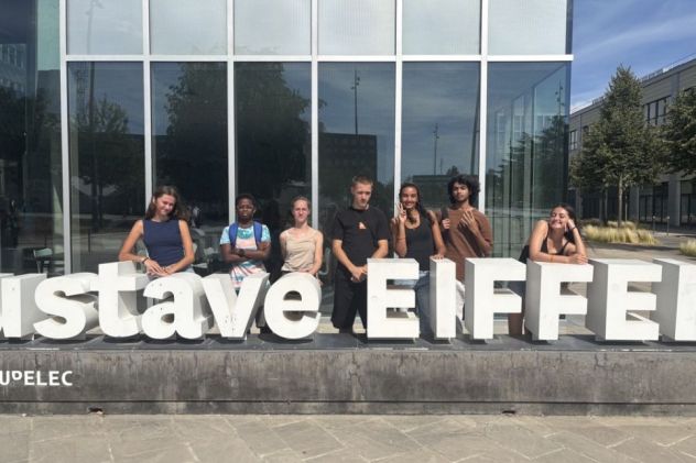 De gauche à droite : Charline, Joseph, Jade, Maé, Callista, Shahid, Angélique.