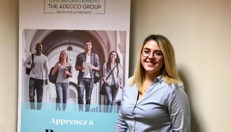 Cyrielle, 21 ans, apprentie chargée de recrutement chez The Adecco Group se forme au CFA de son entreprise