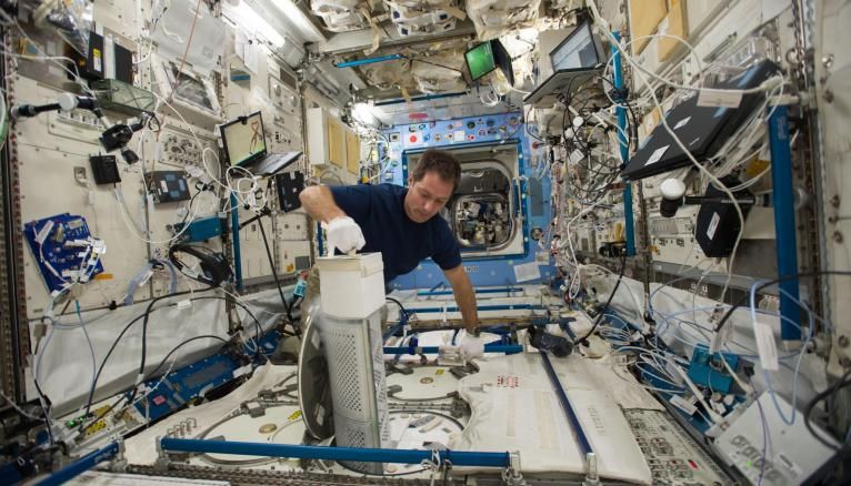 Thomas Pesquet a rejoint la classe d'astronautes de l'Agence spatiale européenne (ESA) en lisant une petite annonce dans le journal.
