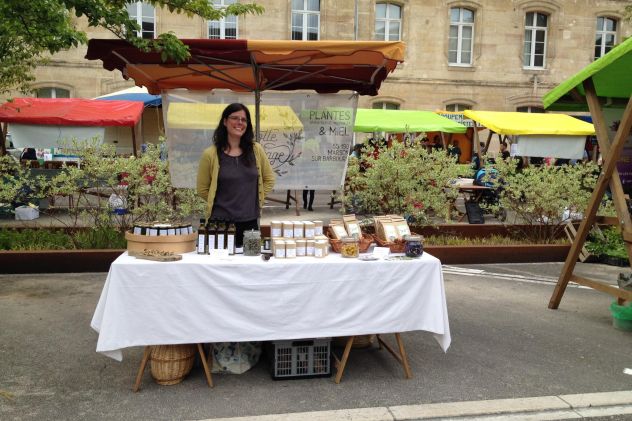 Pauline, 30 ans, vit désormais de sa passion avec son exploitation de plantes aromatiques.